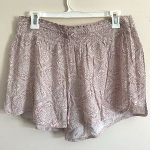 AE XL Light Pink Patterned Flowy Shorts